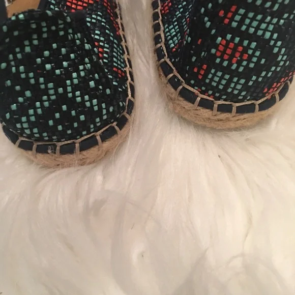 DV by Dolce Vita  Woven Navy Aztec Espadrilles 6 - Picture 4 of 8